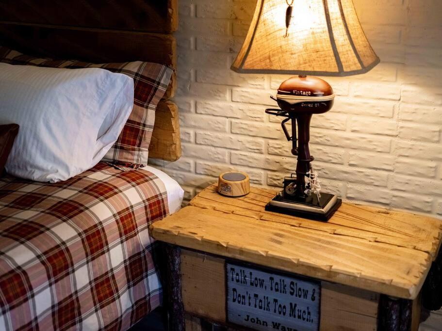 Stonegate Lodge King Bed Wifi 50In Roku Tv Salt Water Pool Room #102 Eureka Springs Exterior foto
